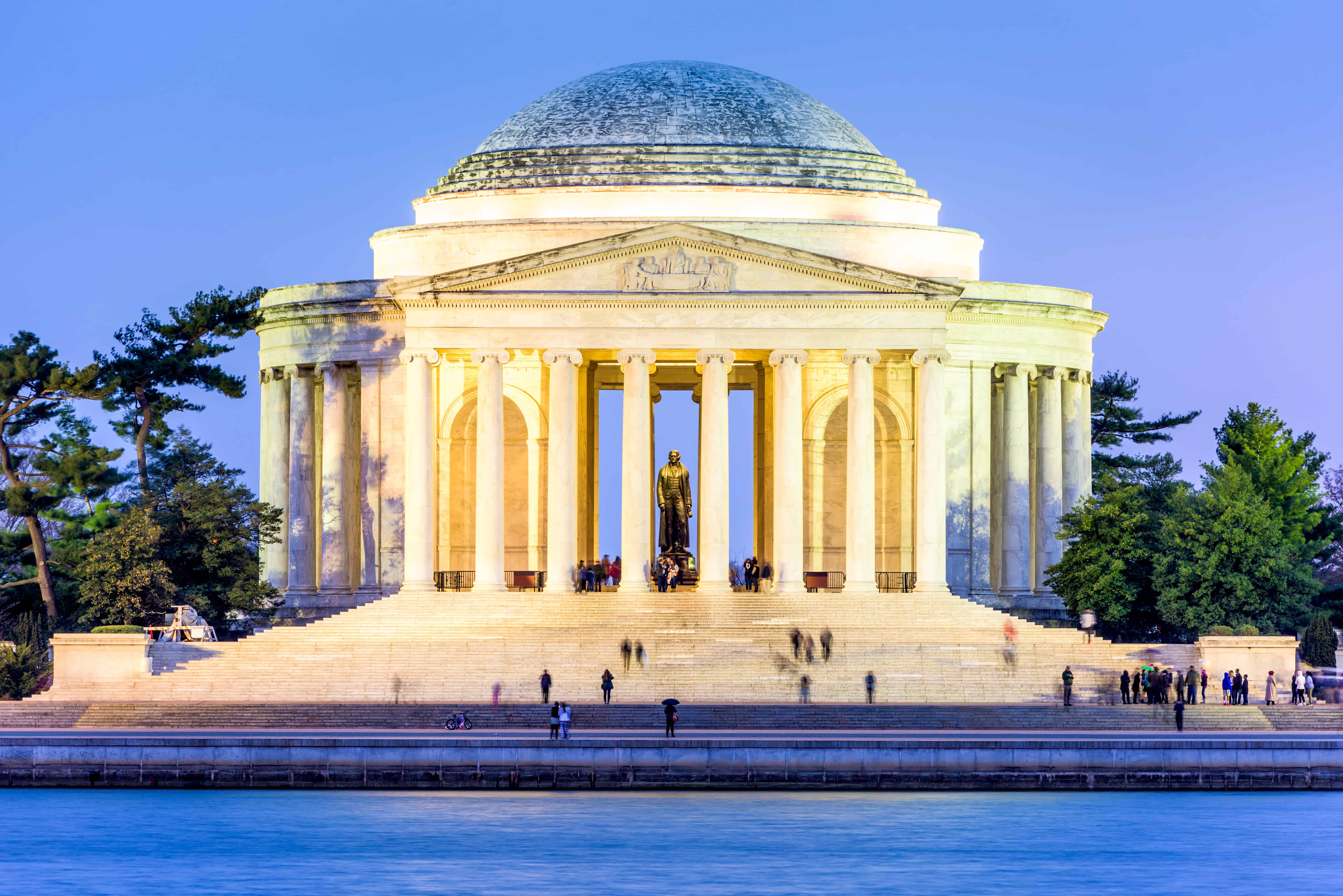 the jefferson memorial at dusk