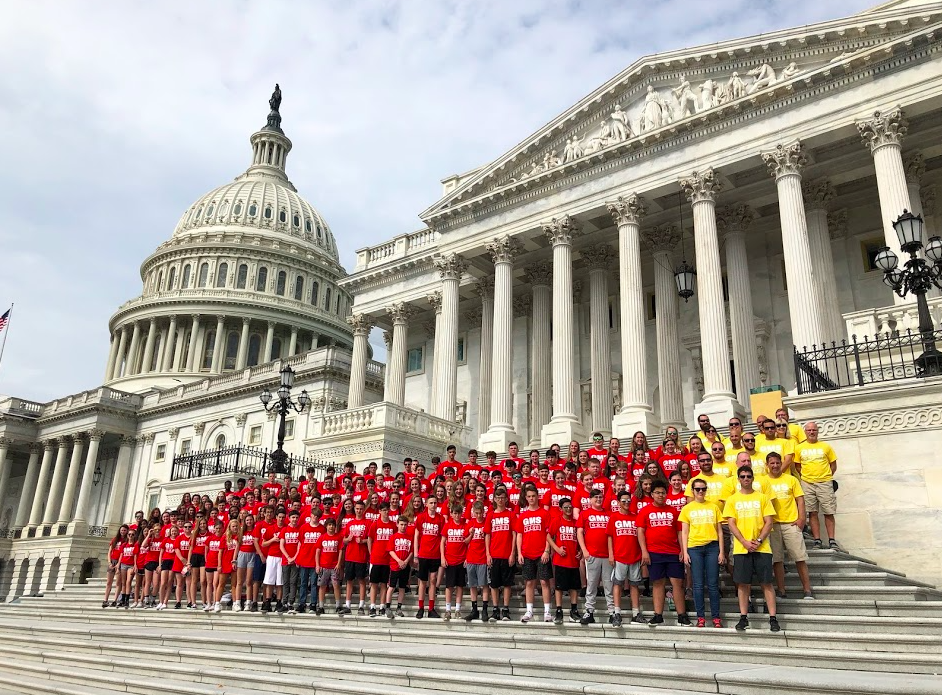 Students in front of the Capitol Building 
