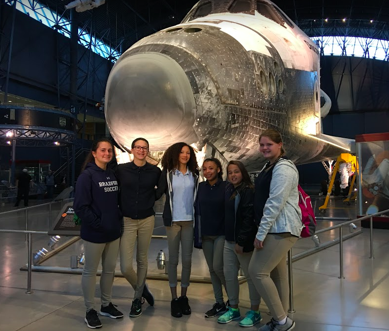 Students at the Steven F. Udvar-Hazy Center 