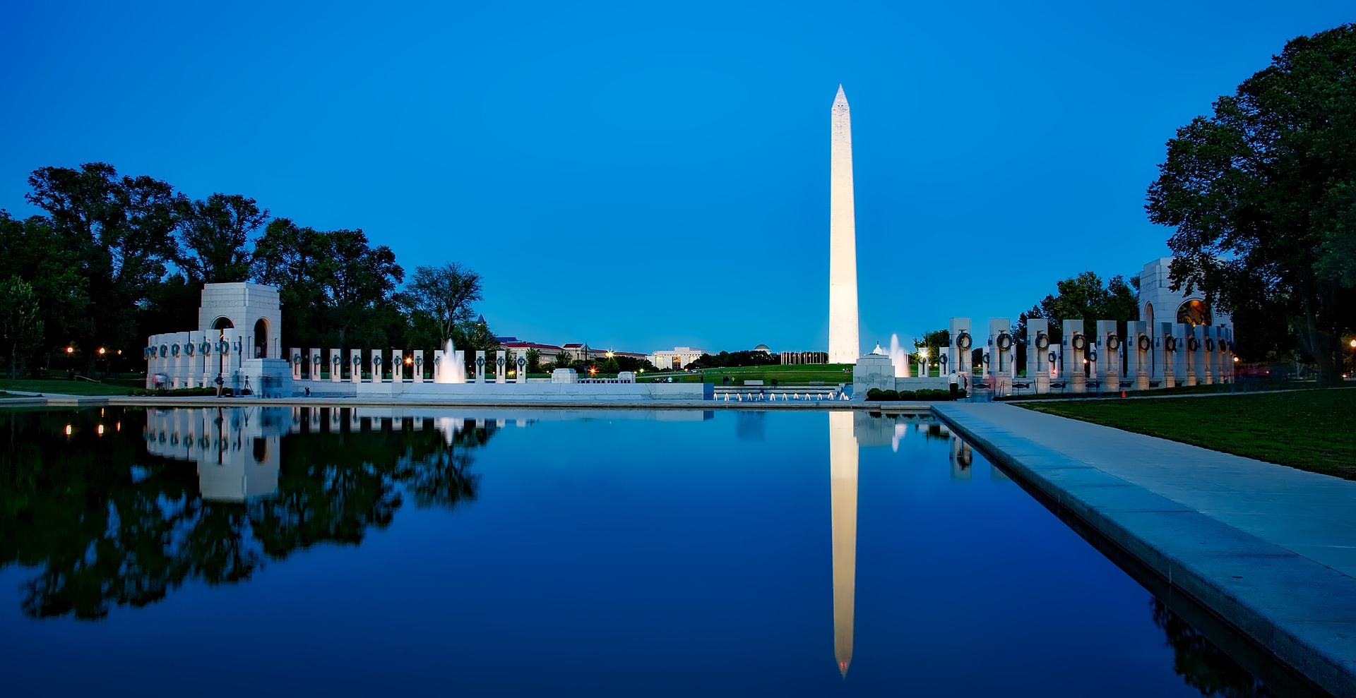 the washington monument at dusk